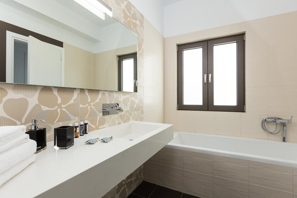 Eolia Iconic Villa, Walking Distance To The Beach, By Thinkvilla Panormos  Ngoại thất bức ảnh